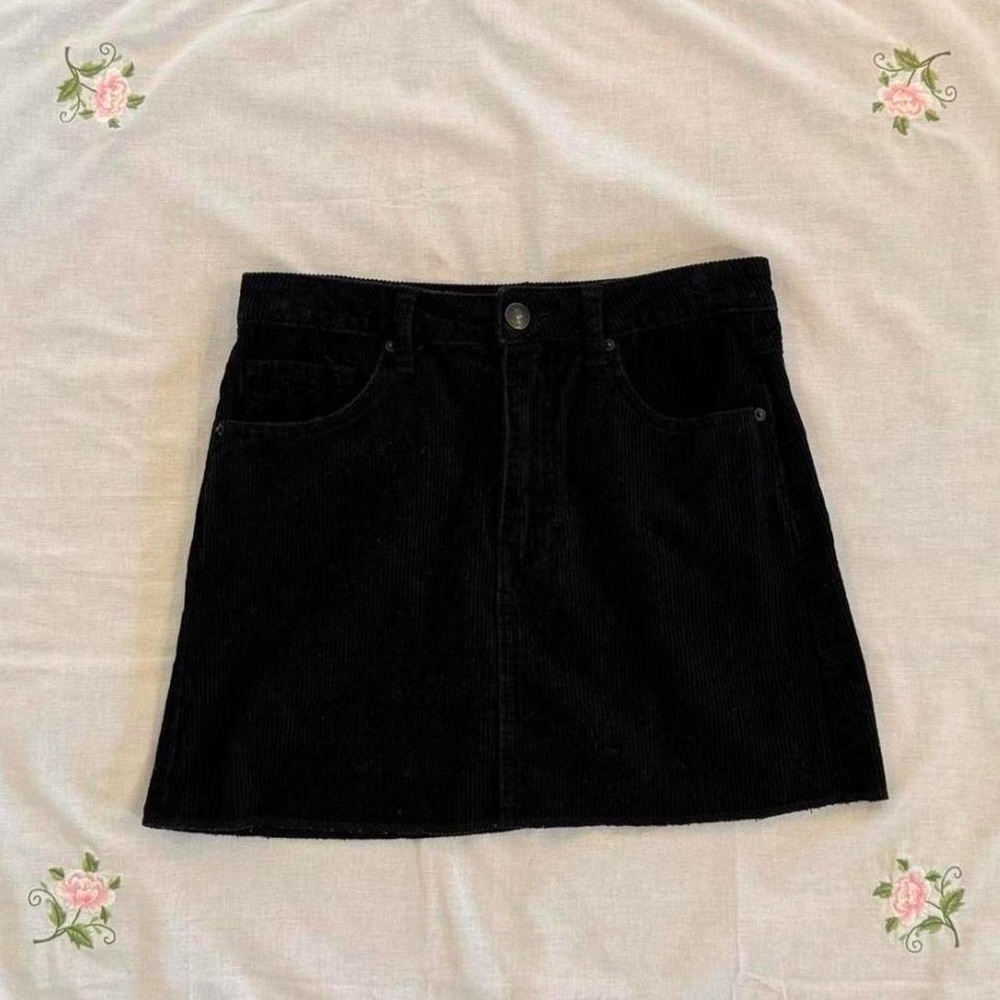 ⟡ Black corduroy mini skirt in size M ⟡